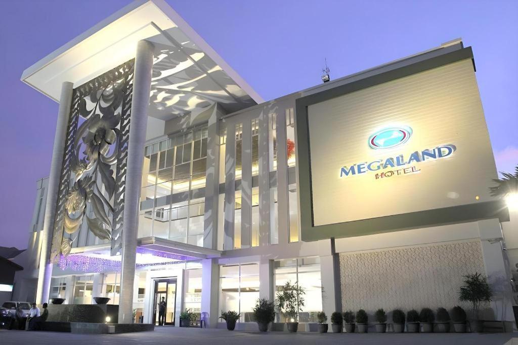 Megaland Hotel Solo Exteriér fotografie